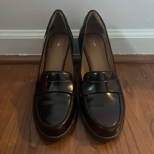 Clark’s Tarah Grace heel loafer burgundy size 8